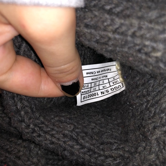 Grey Knit Uggs - Picture 4 of 4